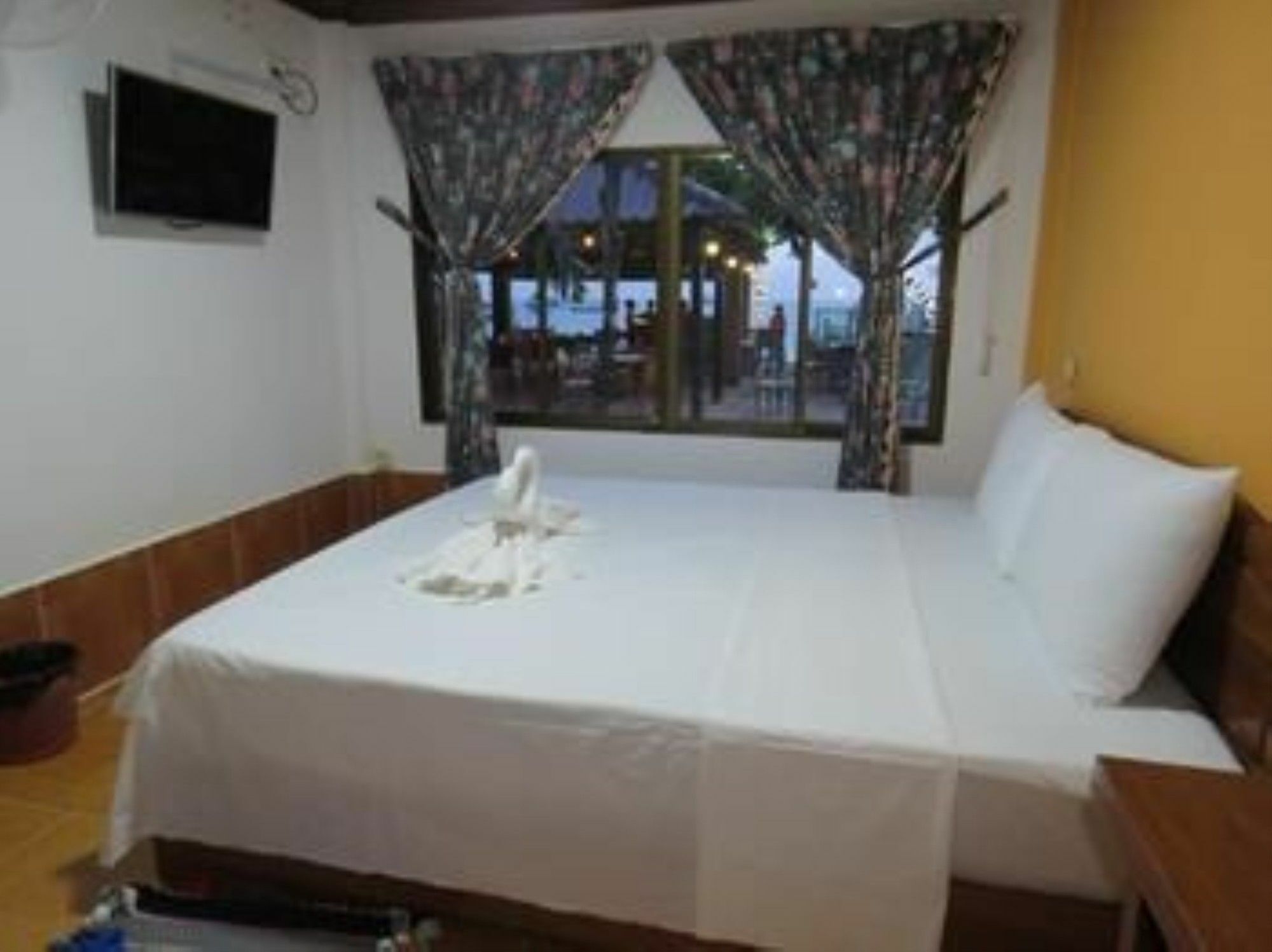 Two Easy Bungalow Hotel Sihanoukville Ngoại thất bức ảnh