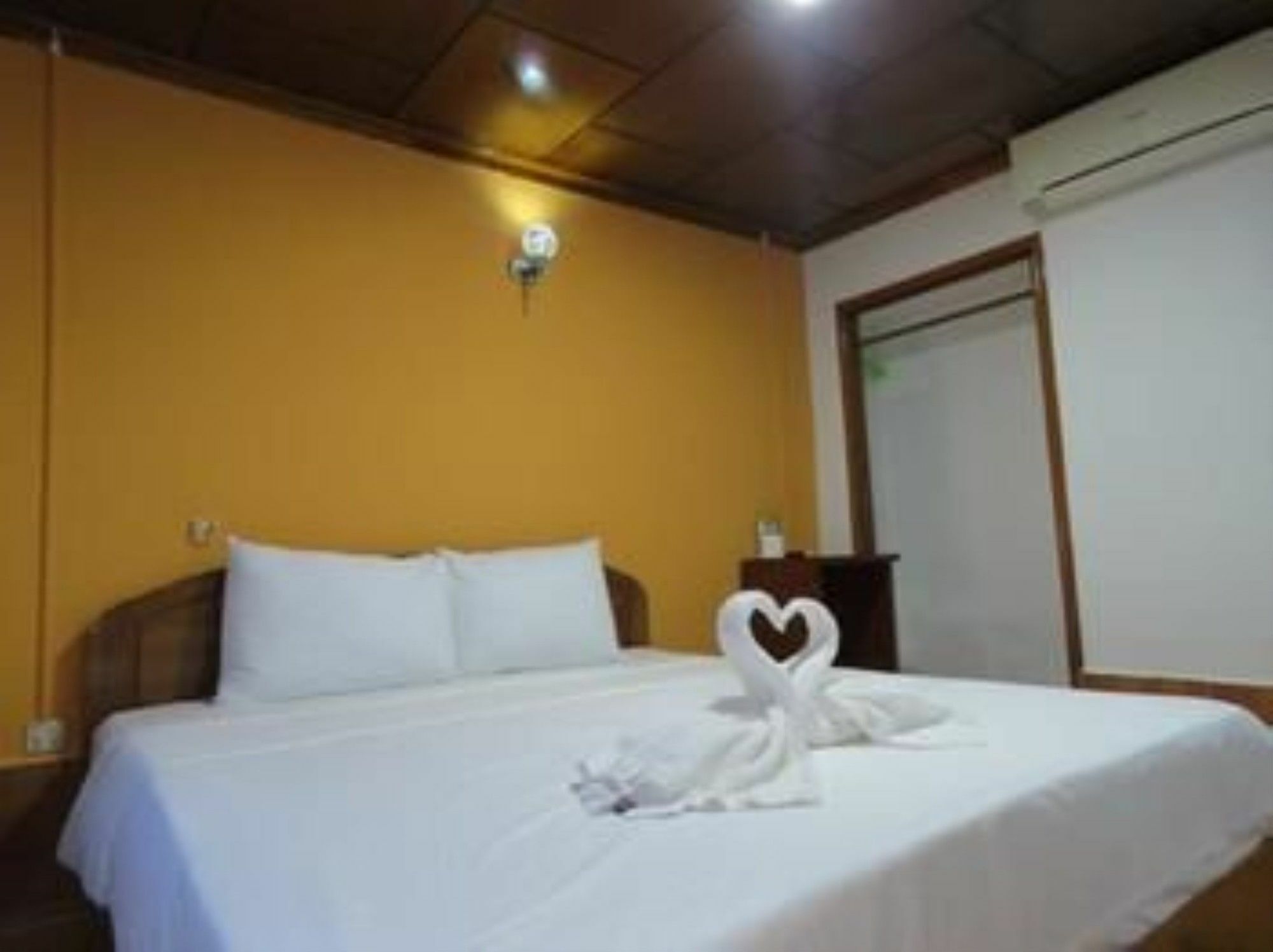 Two Easy Bungalow Hotel Sihanoukville Ngoại thất bức ảnh