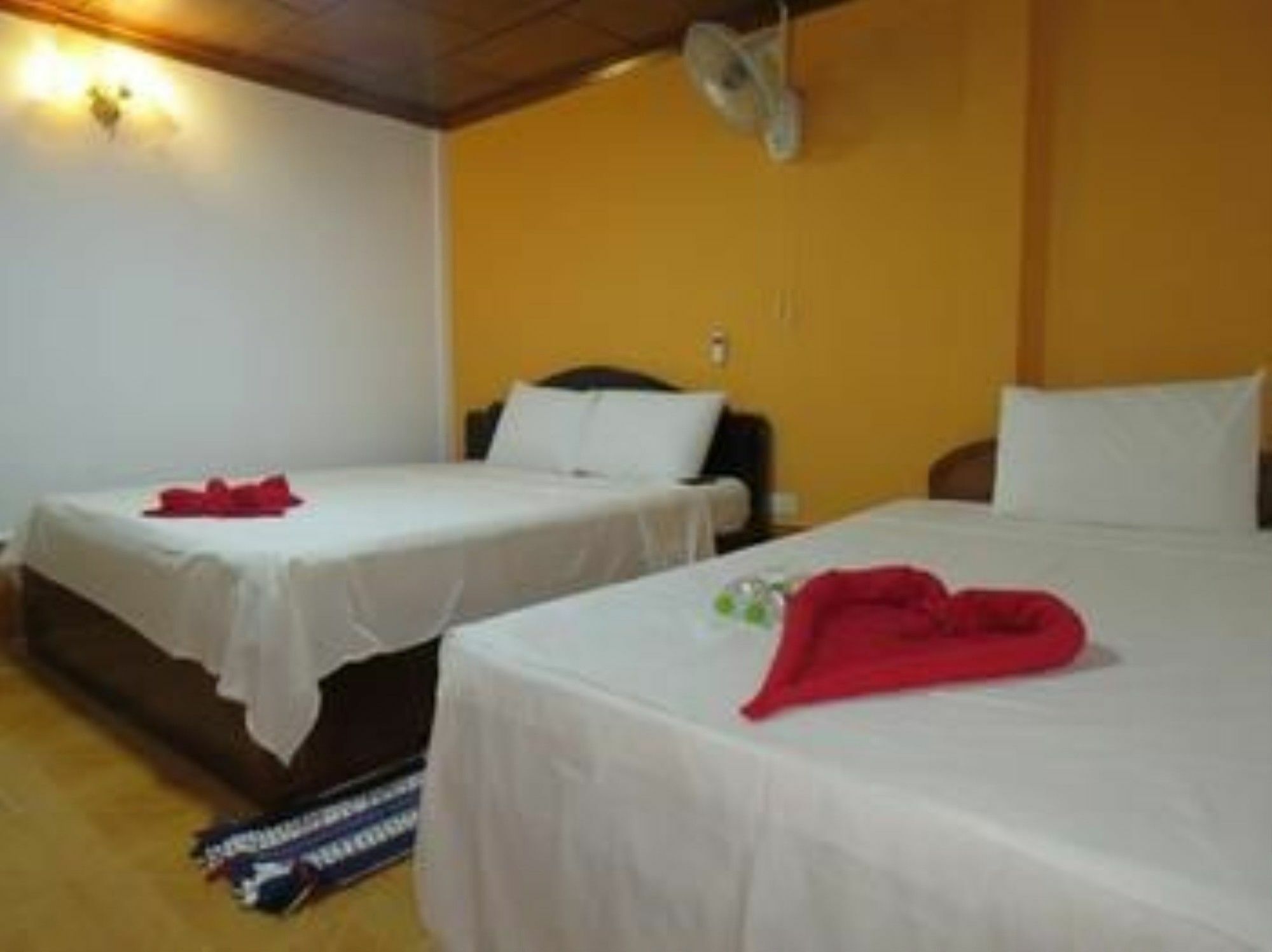 Two Easy Bungalow Hotel Sihanoukville Ngoại thất bức ảnh